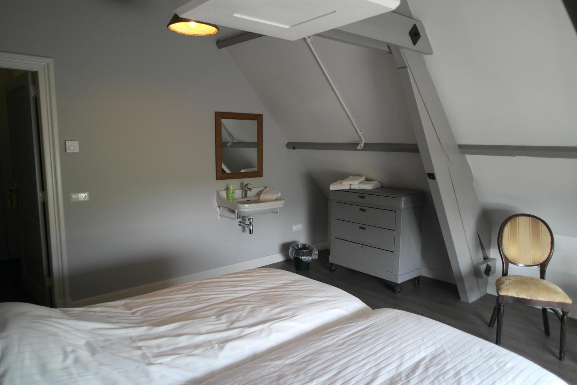 B&B Groepsaccommodatie De Pastorie Lage Mierde 外观 照片