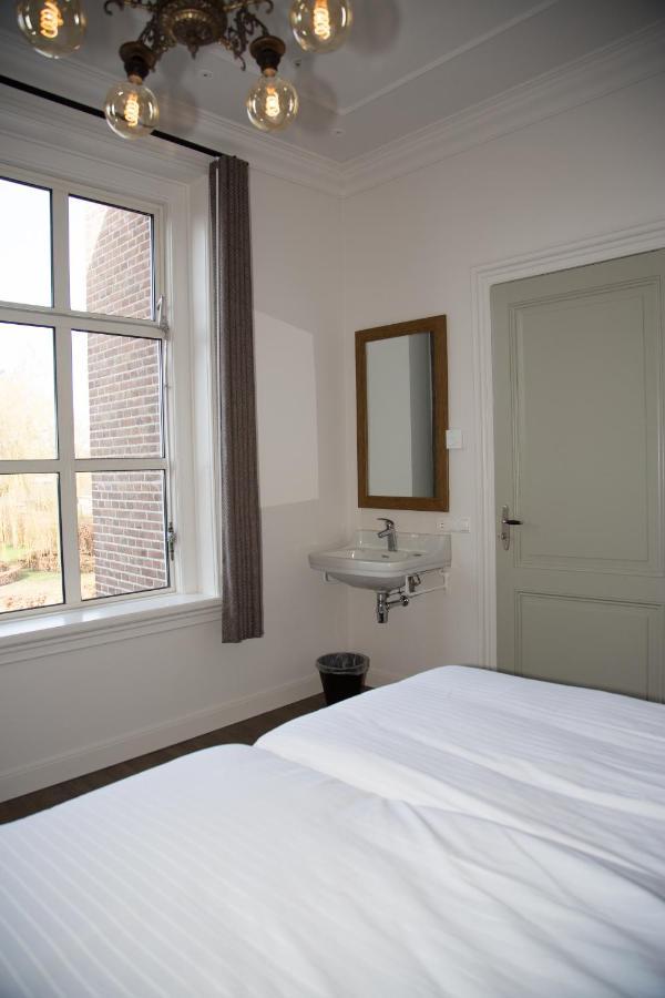 B&B Groepsaccommodatie De Pastorie Lage Mierde 外观 照片
