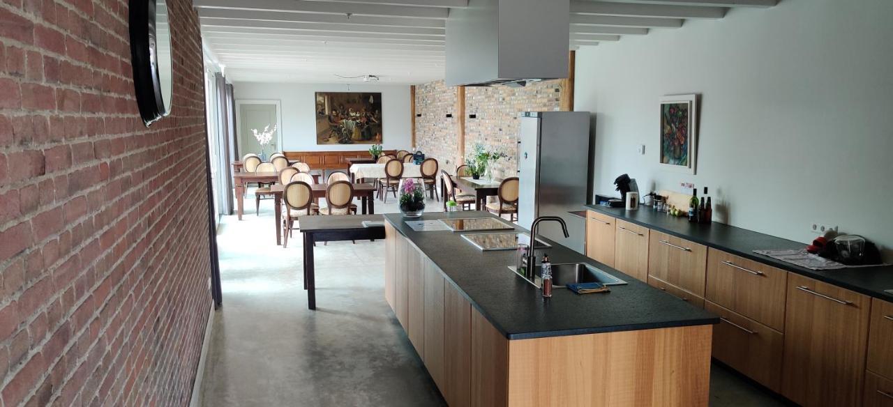 B&B Groepsaccommodatie De Pastorie Lage Mierde 外观 照片